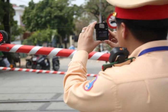 Phát hiện vi phạm giao thông qua đo khí thải và khói - Đài Phát thanh và truyền hình Hà Nội