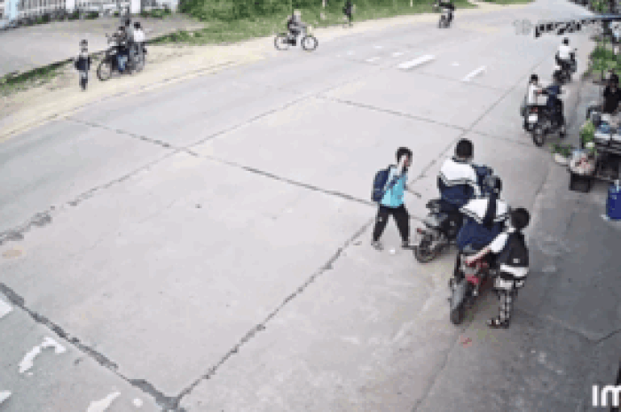 Tình huống giao thông trước cổng trường học khiến dân tình phải 'réo' phụ huynh chú ý - Tạp chí SaoStar