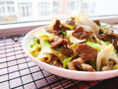 Thế là món thịt cừu xào hành boa rô dinh dưỡng đã xong rồi nhé! Bạn có thể dùng nóng với cơm sẽ rất ngon đấy! Đối với thịt cừu mình vẫn thích ăn lúc thịt vừa chín tới sẽ mềm và thơm hơn.
