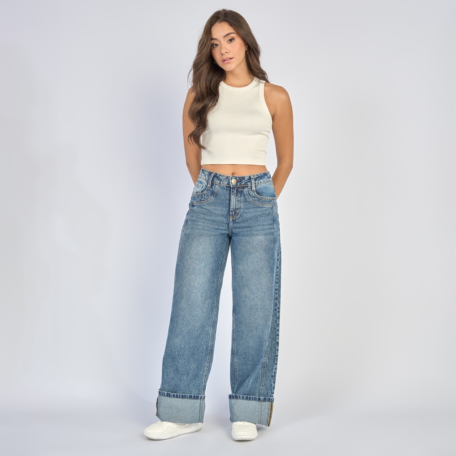 Jean wide leg tiro alto rígido con bota doblada fija, color azul medio