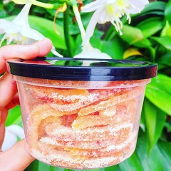 Đợi mứt nguội có thể cho vào hũ dùng dần. Mứt vỏ cam vàng thơm với những sợi mứt vỏ cam dai dai, ngọt thơm hấp dẫn. Món mứt này có thể giúp bạn tận dụng được những vỏ cam bỏ đi để làm món mứt Tết. Ngoài ra, mứt vỏ cam có công dụng giảm ho rất hiệu quả nữa nhé!