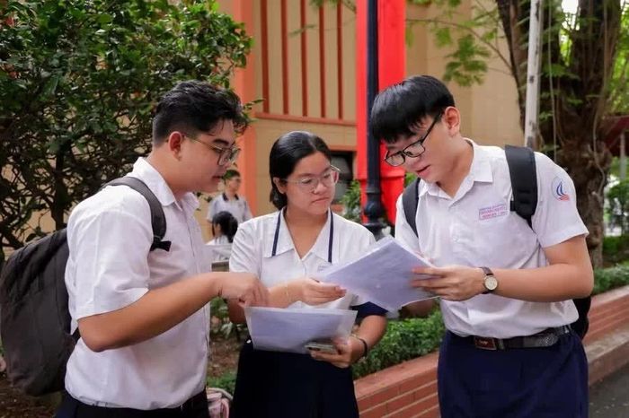 Thí sinh dự thi đánh giá năng lực Đại học Quốc gia TPHCM đợt 2 tăng cao - Báo Tri thức &amp; Cuộc sống