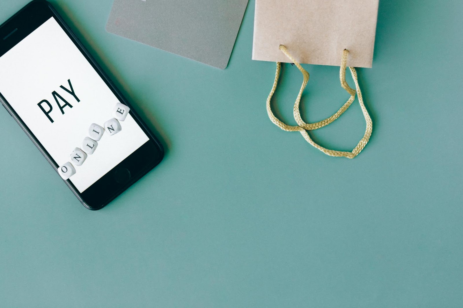 A person looking at an empty digital shopping cart, symbolizing missed livestream shopping trends opportunities.