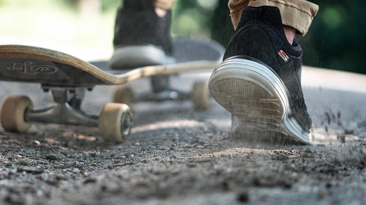 첫인상이 무의식 판단에 미치는 심리적 메커니즘 분석