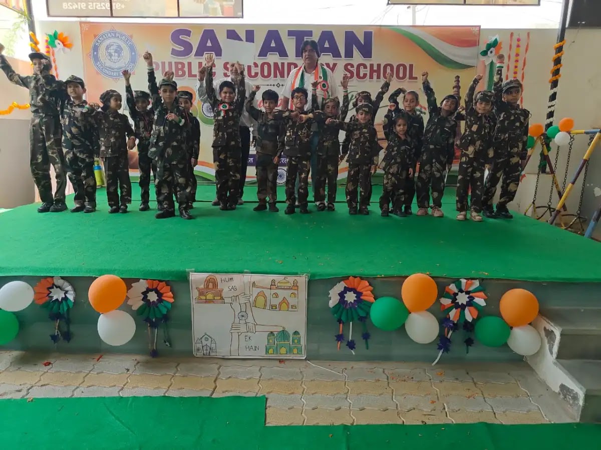 सनातन पब्लिक सेकेंडरी स्कूल, पवनपुरी, बीकानेर में आज 80वां स्वतंत्रता दिवस अत्यंत हर्षोल्लास और देशभक्ति के माहौल में मनाया गया
