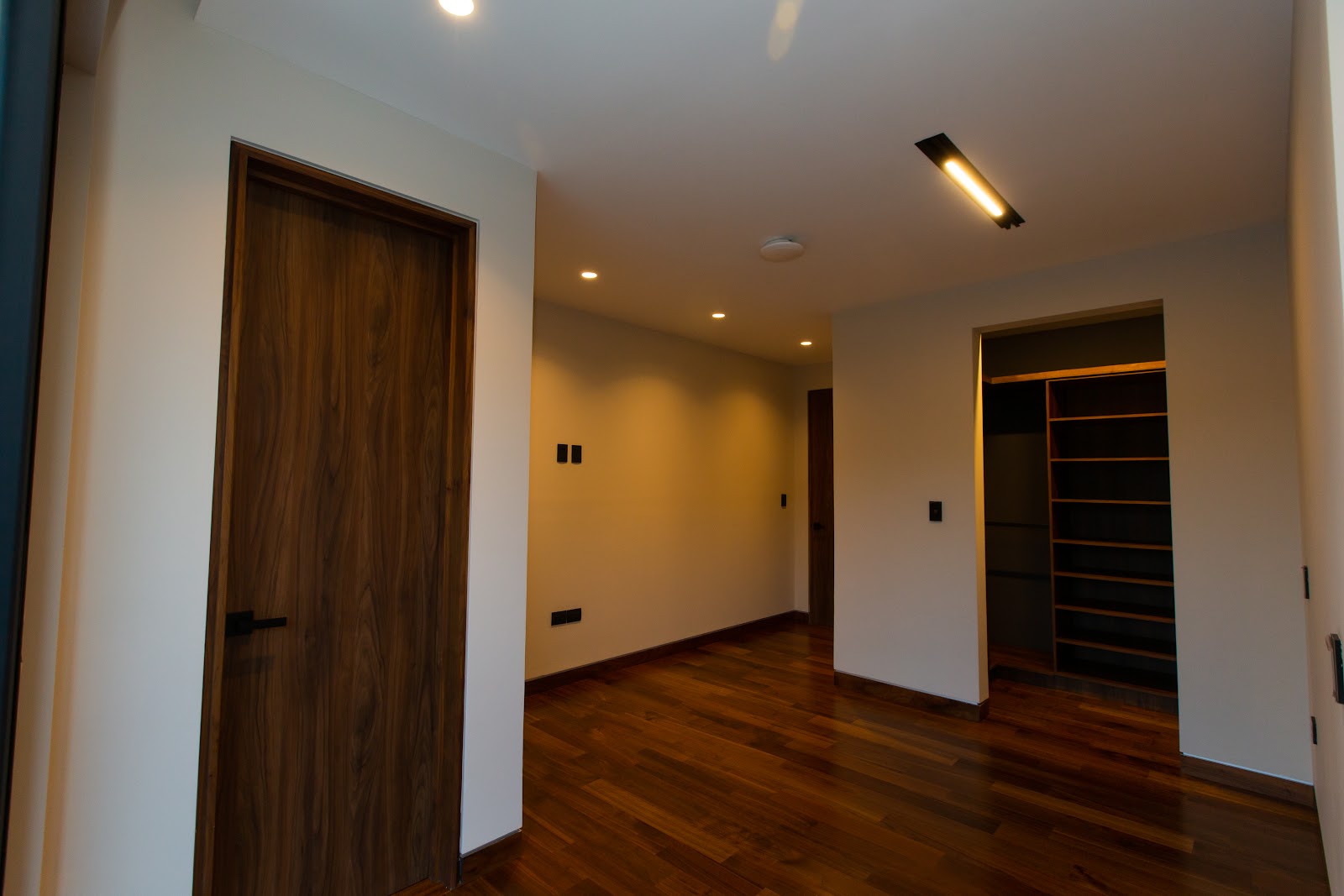 Recámara con baño y vestidor casa en venta Bosque Real