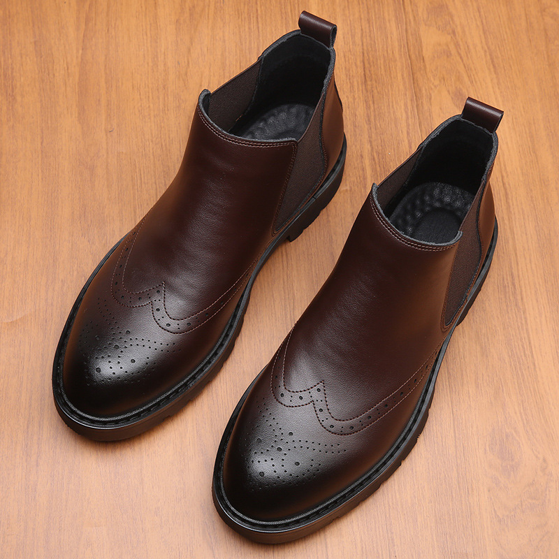 Klassische Herren-Chelsea-Boots mit Brogue-Details