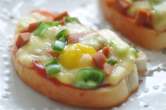 Pizza Bánh Mì Xúc Xích