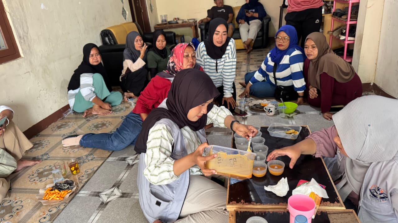 Ubah Limbah Menjadi Manfaat, KKN 192 UIN Jakarta Kenalkan Pembuatan Sabun dari Minyak Jelantah