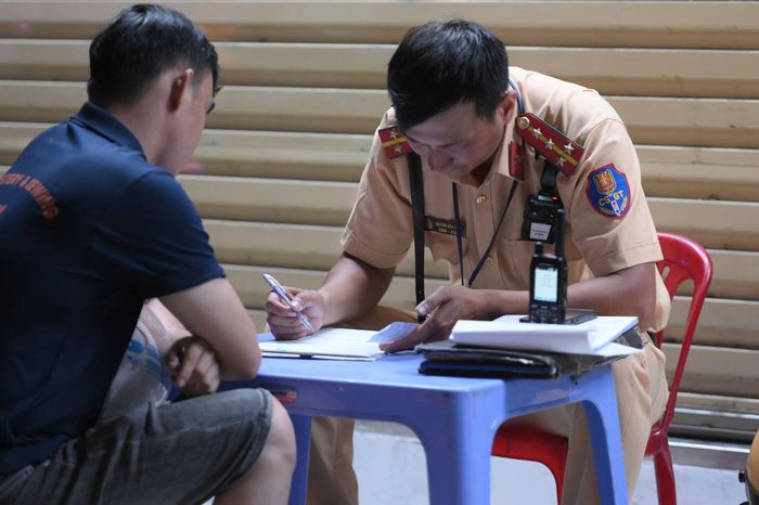 CSGT Bình Triệu phát hiện nhiều tài xế vi phạm nồng độ cồn kịch khung dịp lễ - Báo Pháp Luật TP.HCM