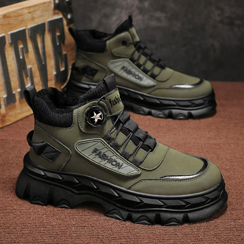Insulated Men's Boots with Twist Closure