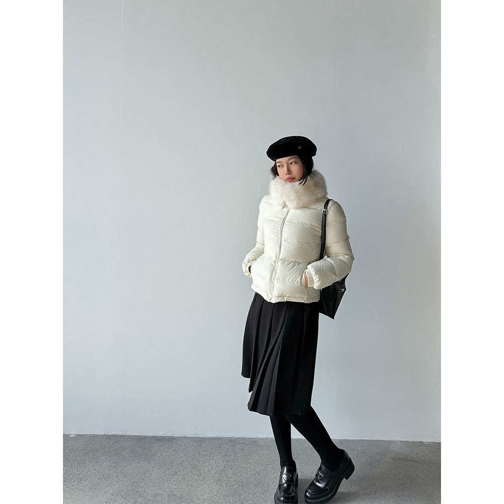 Short down jacket for girls with removable faux fur collar