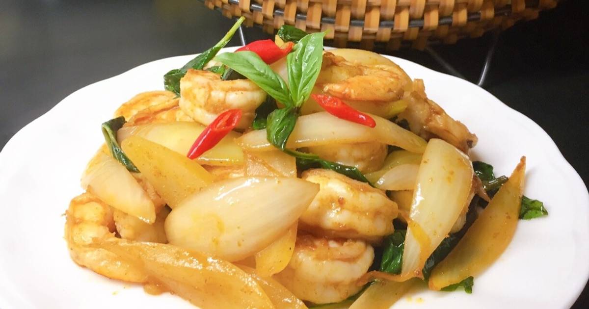 Tôm xào cà ri hành tây,lá quế