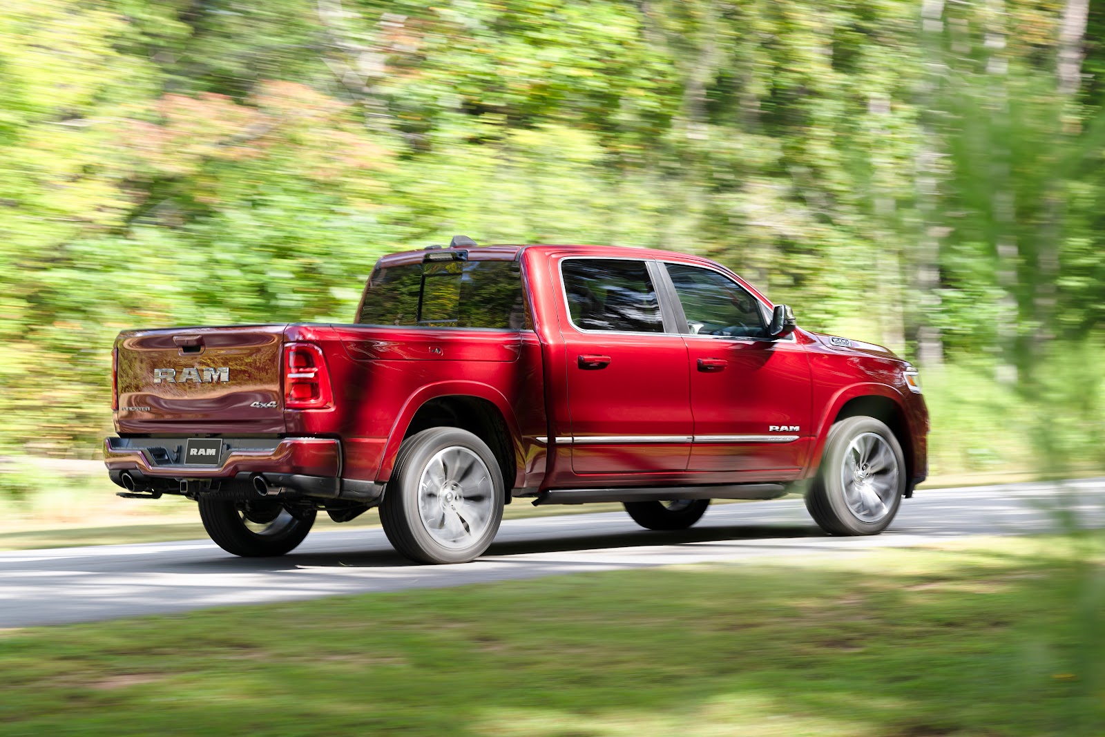 RAM 1500 engine bay showing HEMI V8 and EcoDiesel options available through Duncan Suzuki