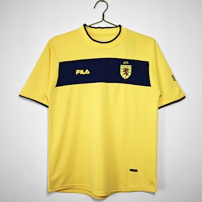 Retro 2002 Scotland Visitante @lumorasports.jpeg