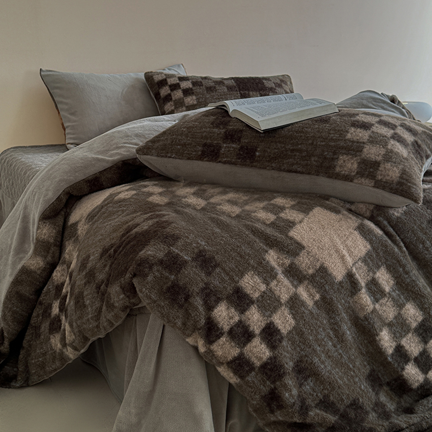 Winter bedding set, milk fiber fleece, geometric pattern