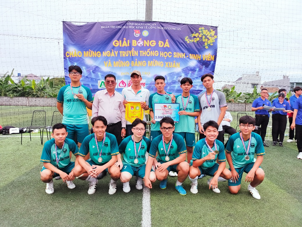 Giải Nhì thuộc về đội bóng đến từ Trường THPT Tân An 