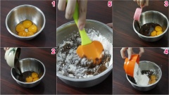 Trộn phần 5 lòng đỏ trứng với hỗn hợp chocolate ở trên. Vừa trộn vừa cho 45ml dầu ăn và 100g bột bánh bông lan (nếu không có bột bánh bông lan, có thể thay bằng 80g bột mì đa dụng và 20g bột bắp). Cho thêm 1 nhúm nhỏ muối, 1/3 muỗng cà phê bột nở vào tô rồi trộn đều.