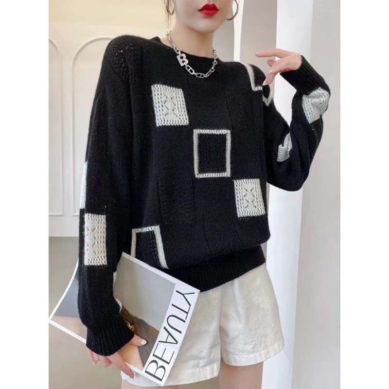 Women's knitted sweater, checked, round neck