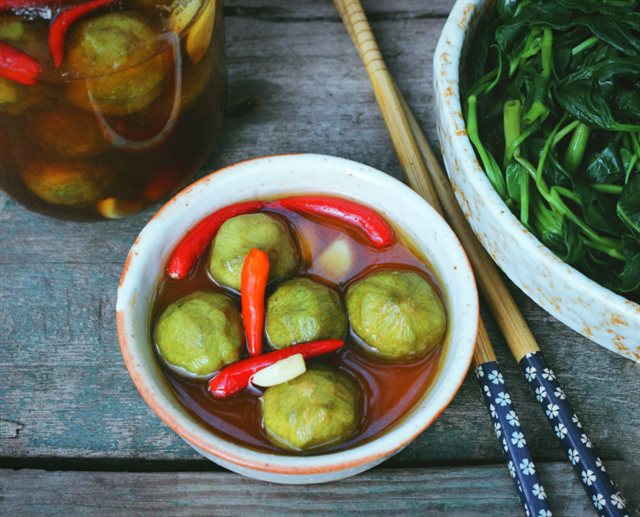 Sấu Ngâm Nước Mắm Đường