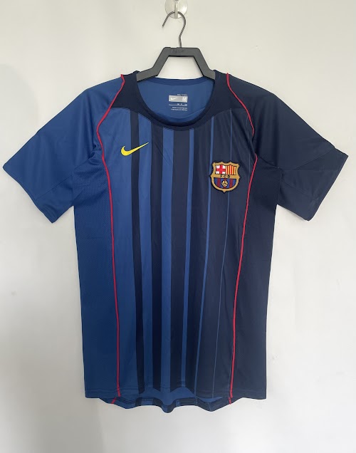 Equipación de visitante del Barcelona 2004-05.jpeg
