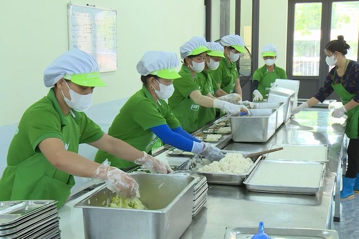Xã Ứng Hòa siết chặt kiểm tra bữa ăn bán trú - Đài Phát thanh và truyền hình Hà Nội
