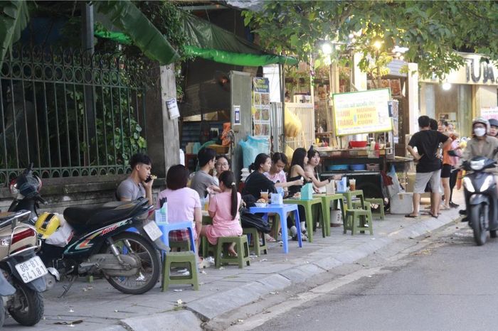 Hà Nội dự kiến thí điểm cho thuê vỉa hè để kinh doanh - Đài Phát thanh và truyền hình Hà Nội