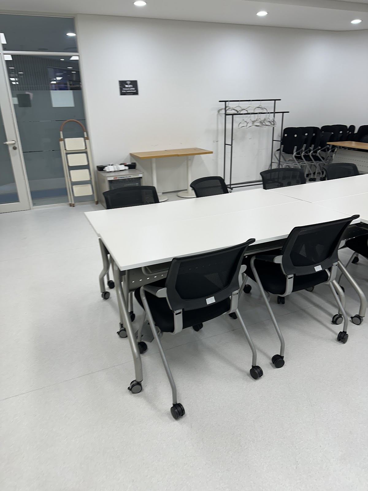 대전 사무실청소 바닥 왁스 박리 및 고압 세척 작업