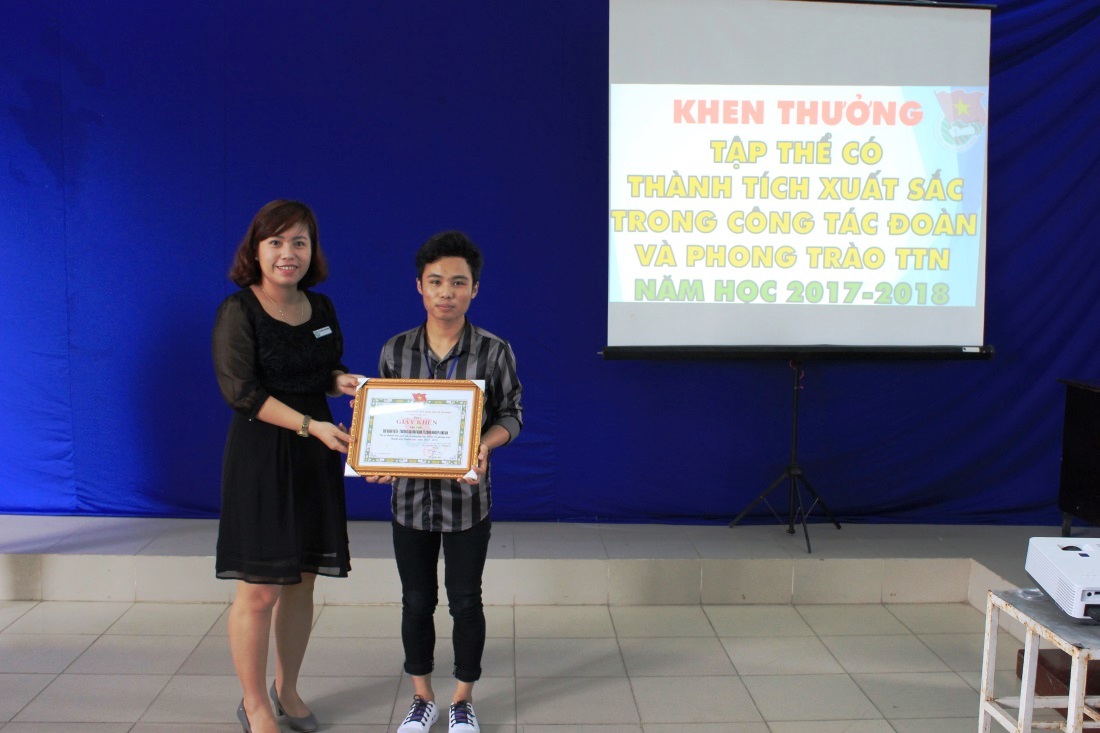 Chi đoàn 16TA có thành tích xuất sắc trong công tác đoàn và phong trào đoàn năm học 2017-2018