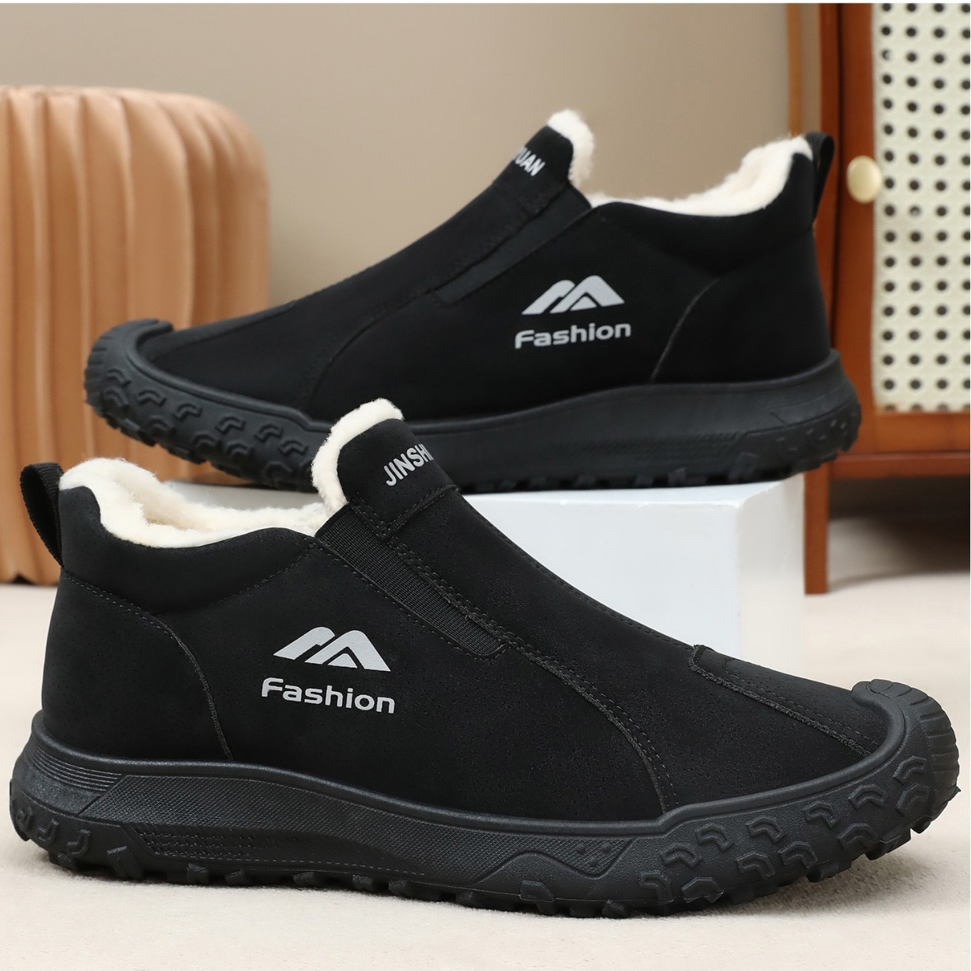 Insulated Men's Winter Boots Made of Suede-Like Material
