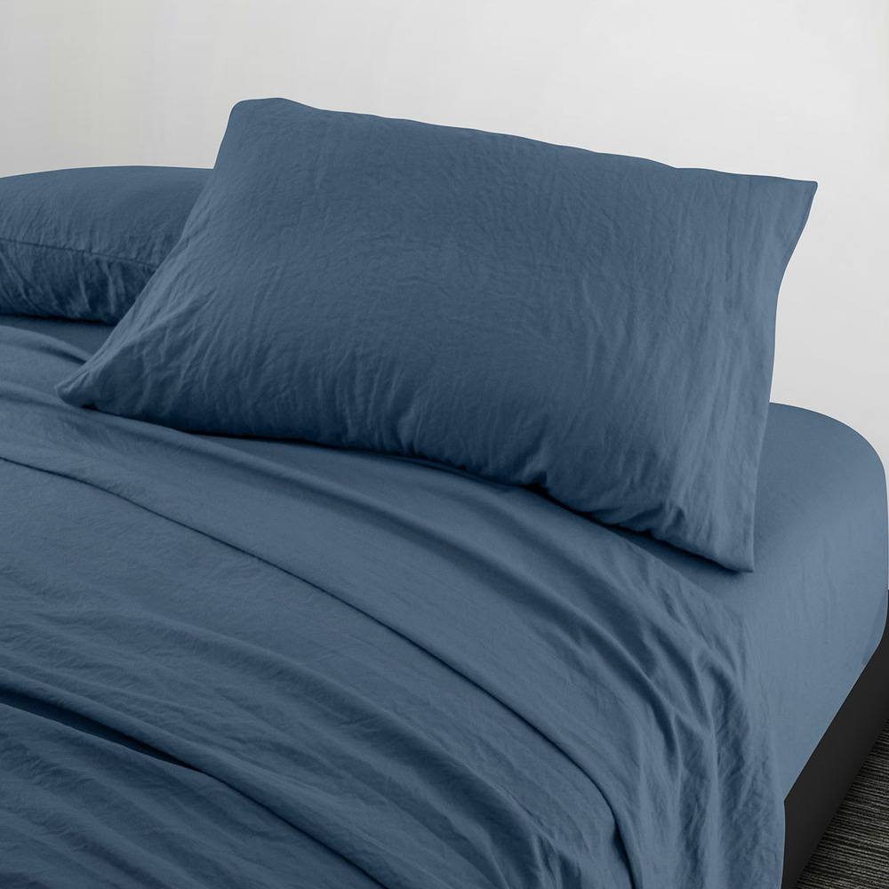 Set de sábanas matrimoniales de microfibra Dalfiori Basic™ color azul marino