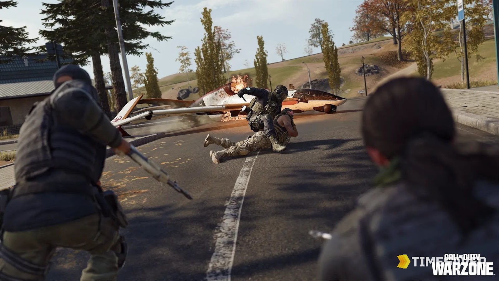 Warzone Season 4 Reloaded Battle Royale gunfight — winning matches is the gate to earning a Champion's Quest Contract and the nuke