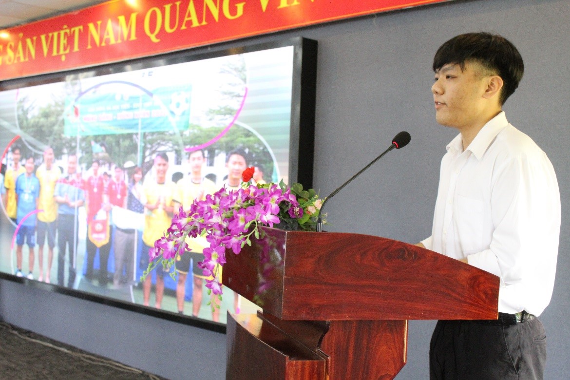 Tại buổi ra mắt CLB, Chủ nhiệm CLB Phạm Văn Anh Khoa nêu sơ lược đề án thành lập CLB và đồng thời triển khai kế hoạch hoạt động quý II của CLB đến các thành viên 