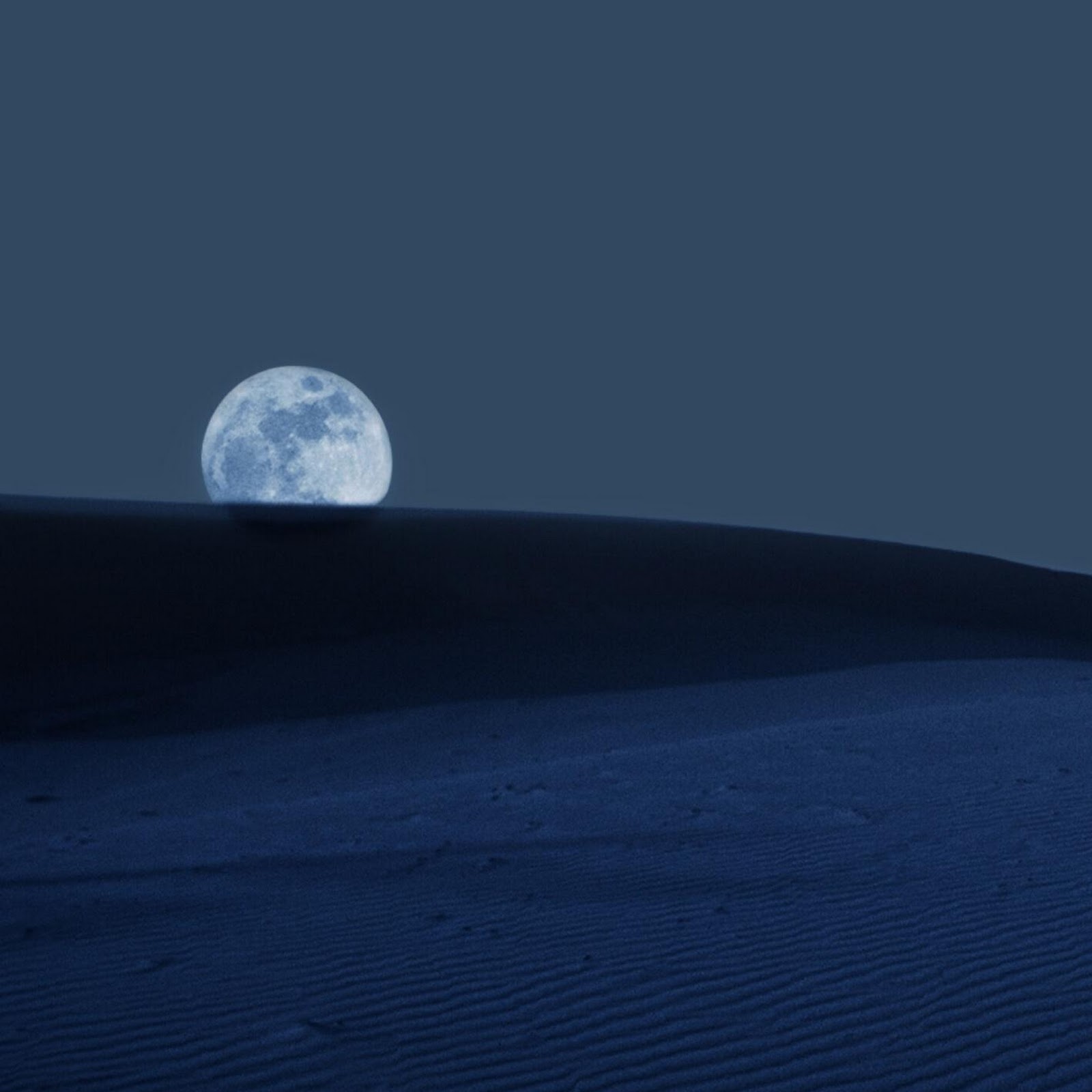 Download Moon Over Blue Desert Dunes Full HD iPhone