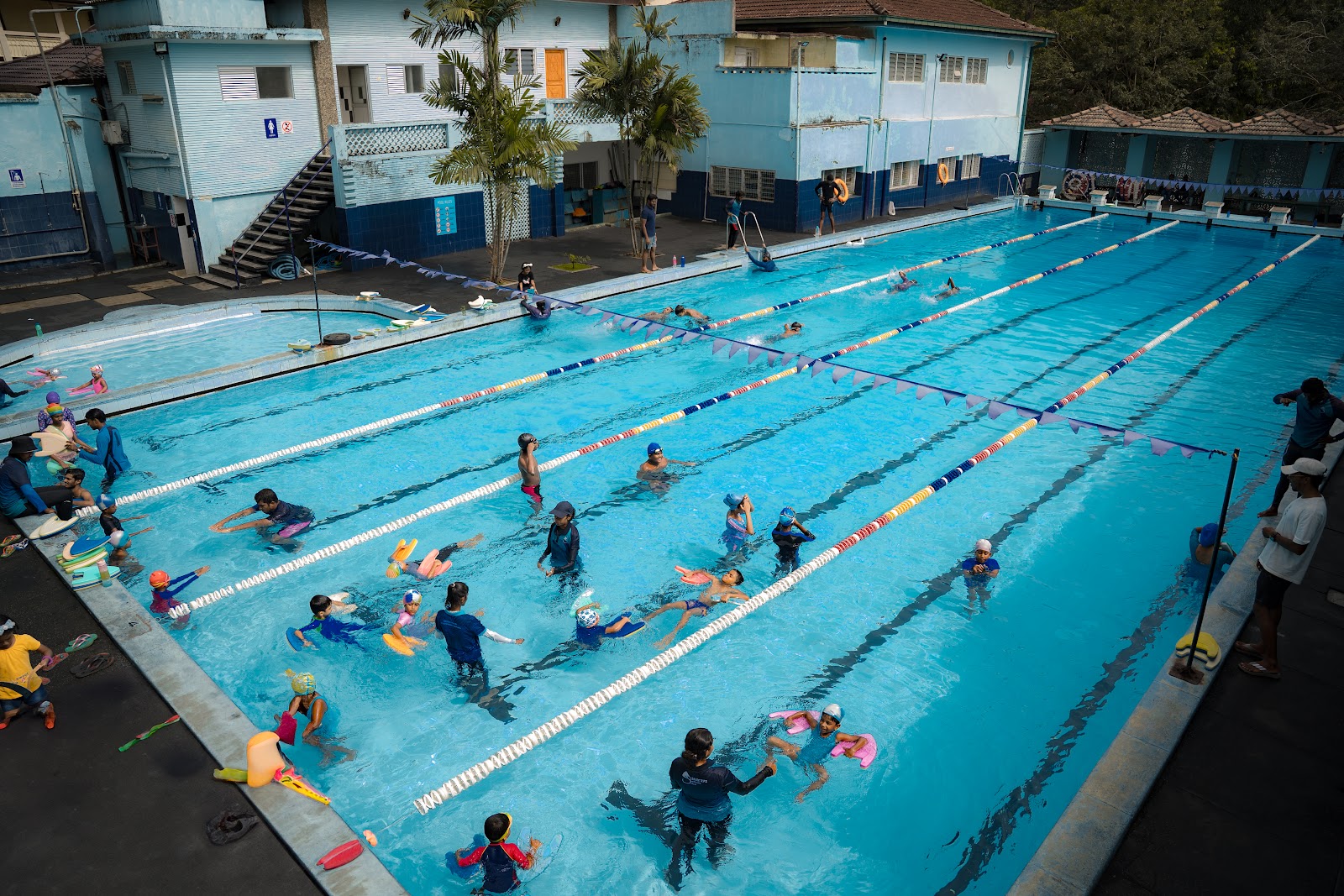 Children of all ages in swim class