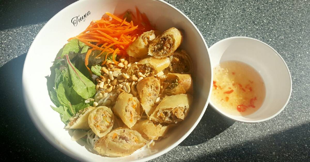 Bún chả giò