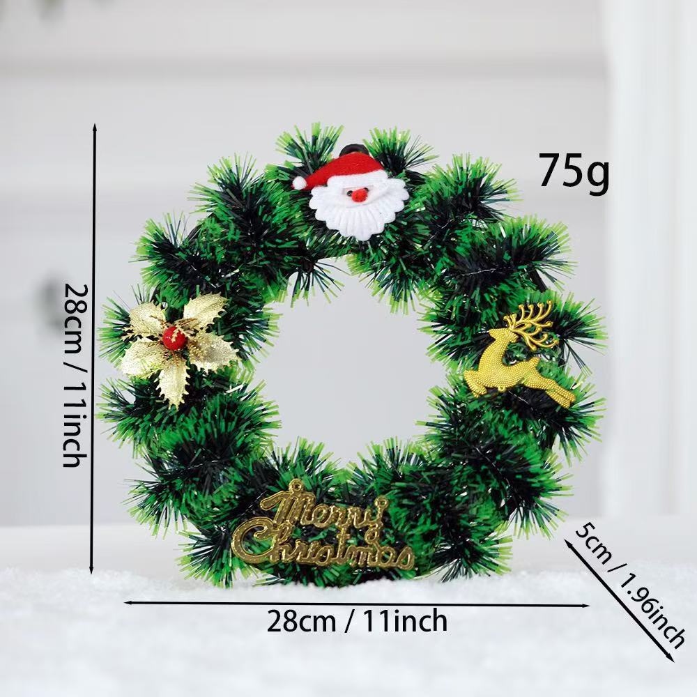 Dekorativer Weihnachtskranz mit festlichen Akzenten