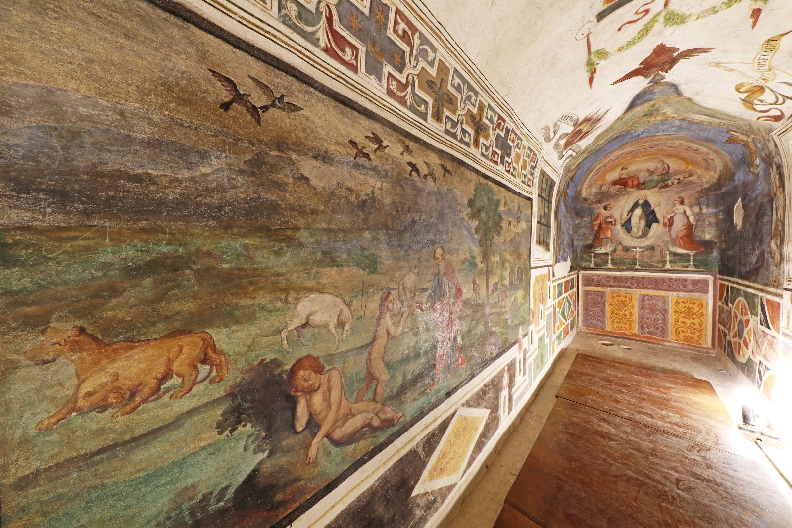 Sant’Agata de’ Goti, gli ambienti affrescati