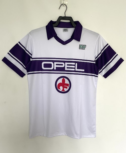 Equipación de visitante de la Fiorentina 1983–85.jpeg