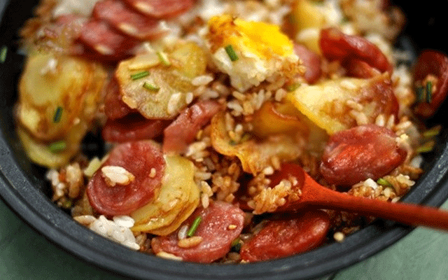 Cơm Trộn Khoai Tây Xúc Xích