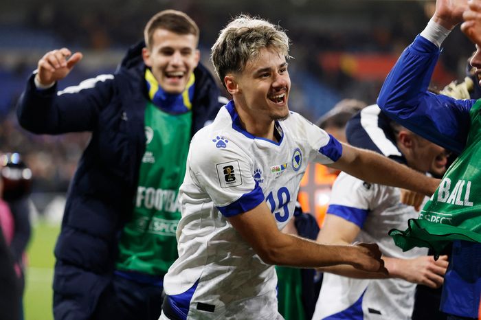 Cầu thủ 18 tuổi đổi đời nhờ vòng loại World Cup - Tạp chí Tri thức