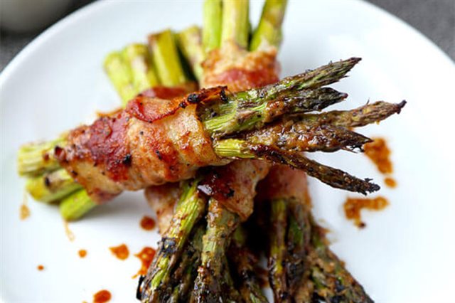 Măng Tây Cuộn Bacon Nướng Sốt Miso