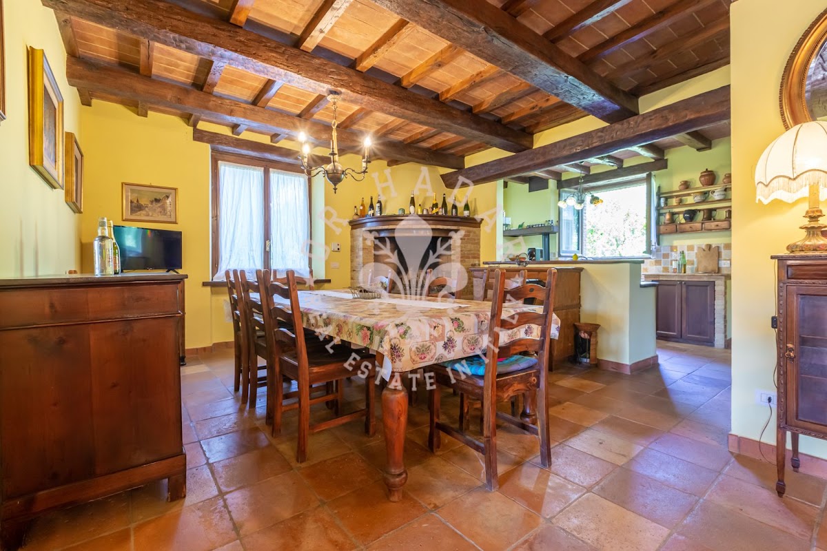 הבית מאחורי הגבעה (Il Casale dietro la Collina) — 21