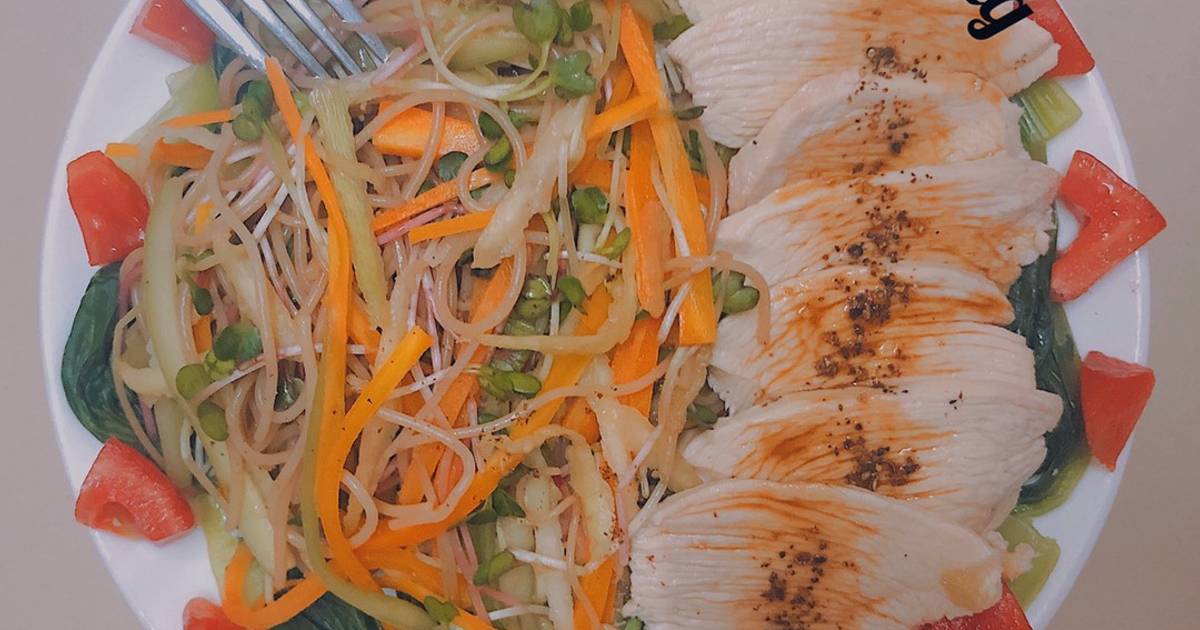 Bún gạo lứt trộn ức gà -Eatclean
