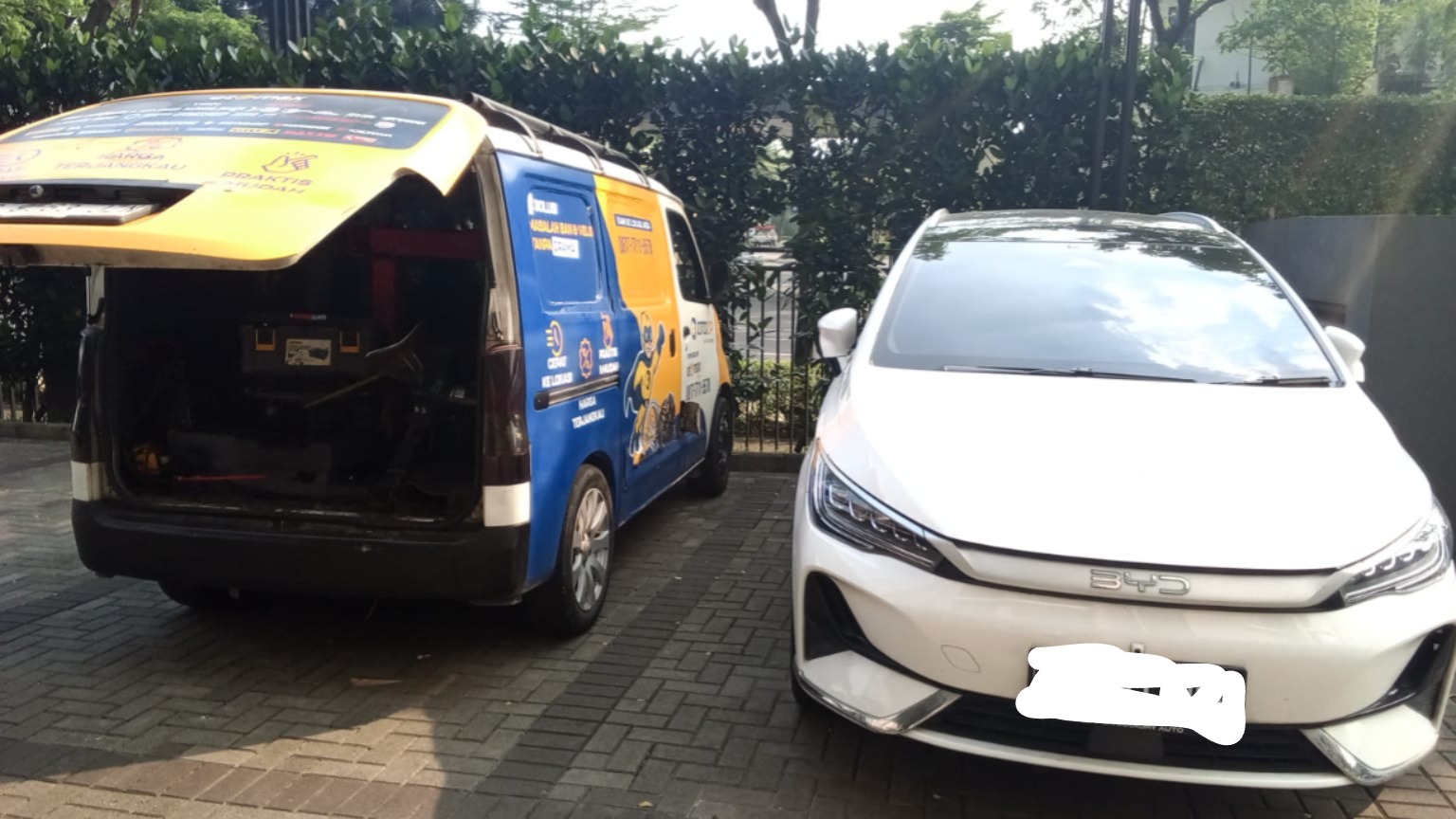 Dokumentasi Penanganan Darurat Lapangan Otomax x Otozip - Jumper Aki Mobil Panggilan 24 Jam Area Padel Kedoya & Sekitarnya