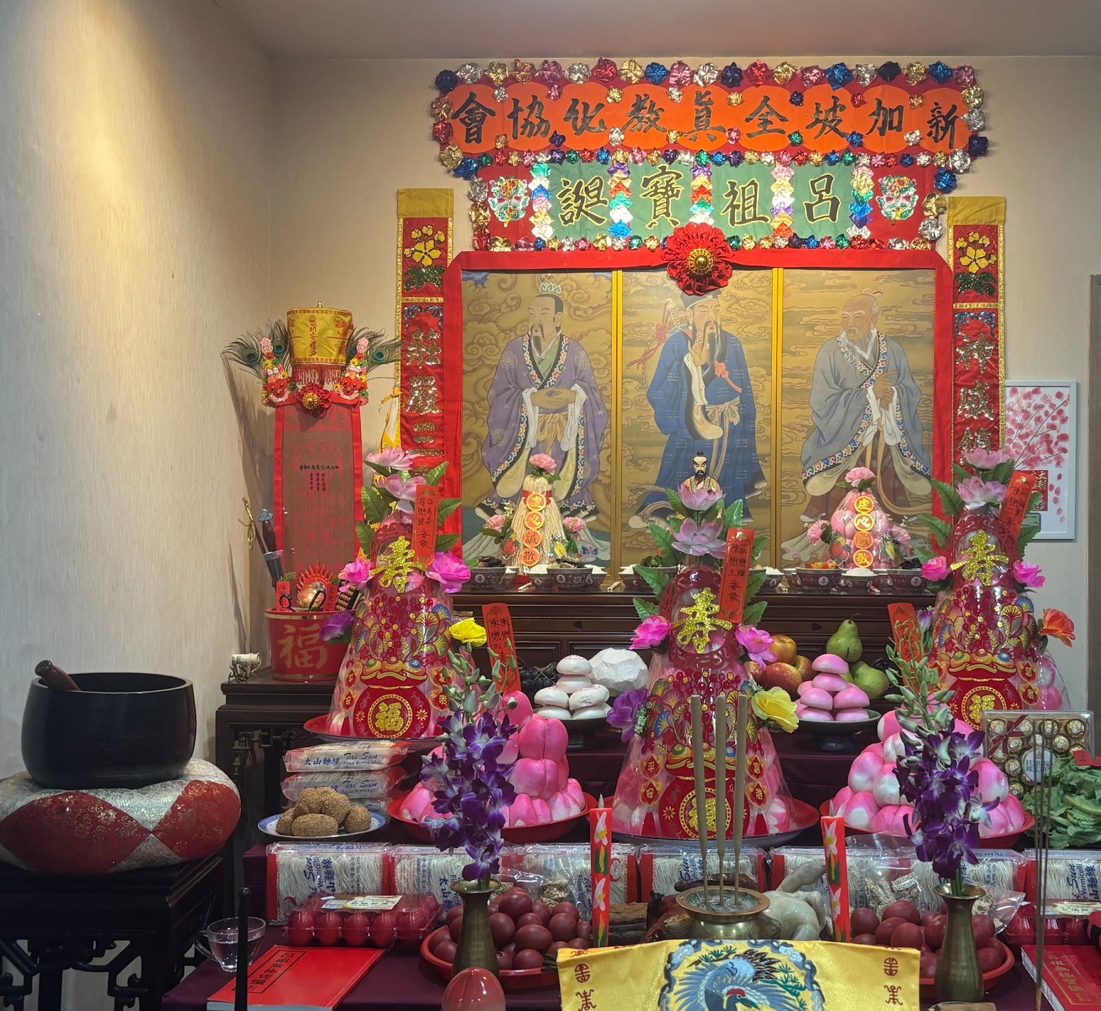 Altar and incense ritual setup - 道壇或香火照片