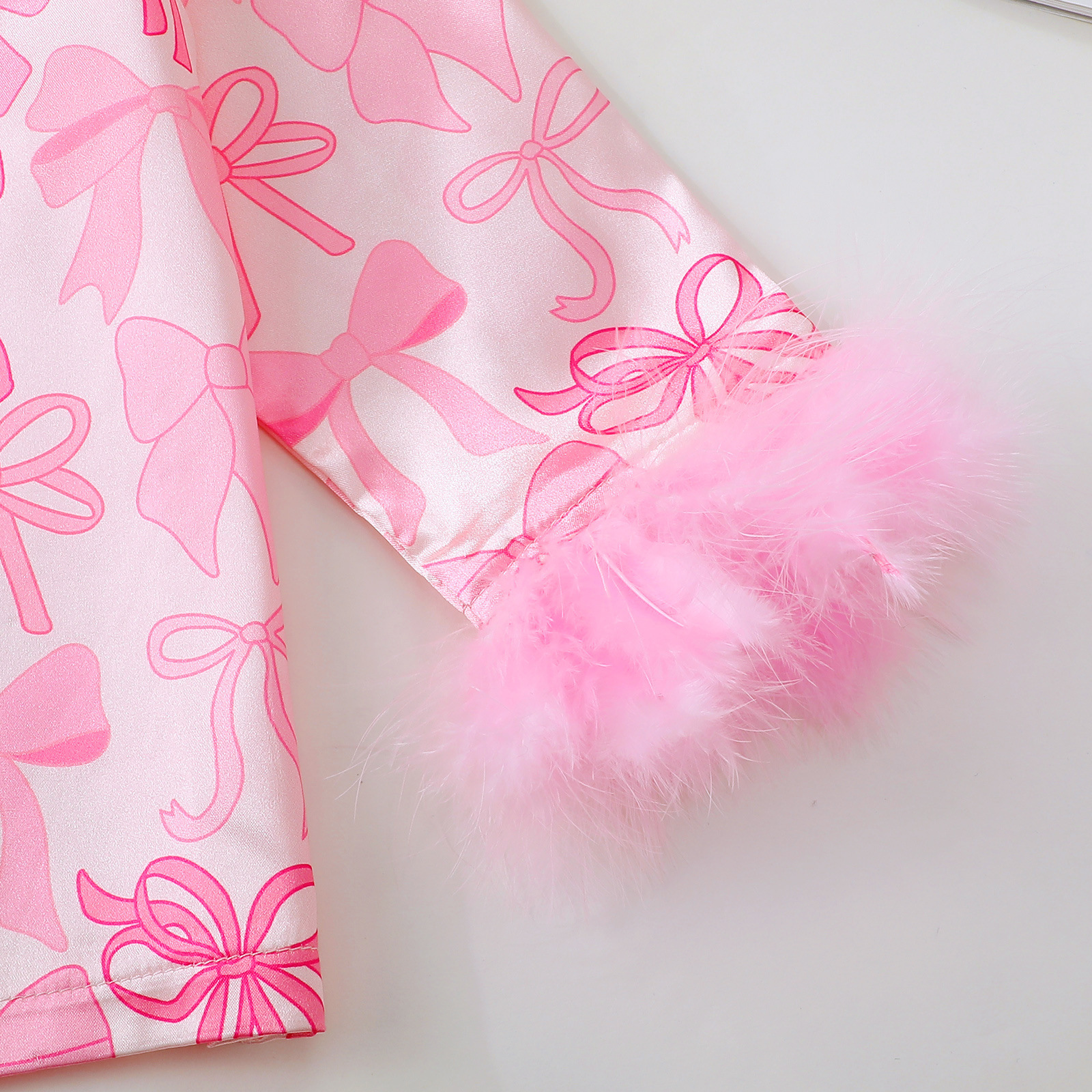 Mädchen-Pyjama-Set mit Schleife und Weihnachts-Print