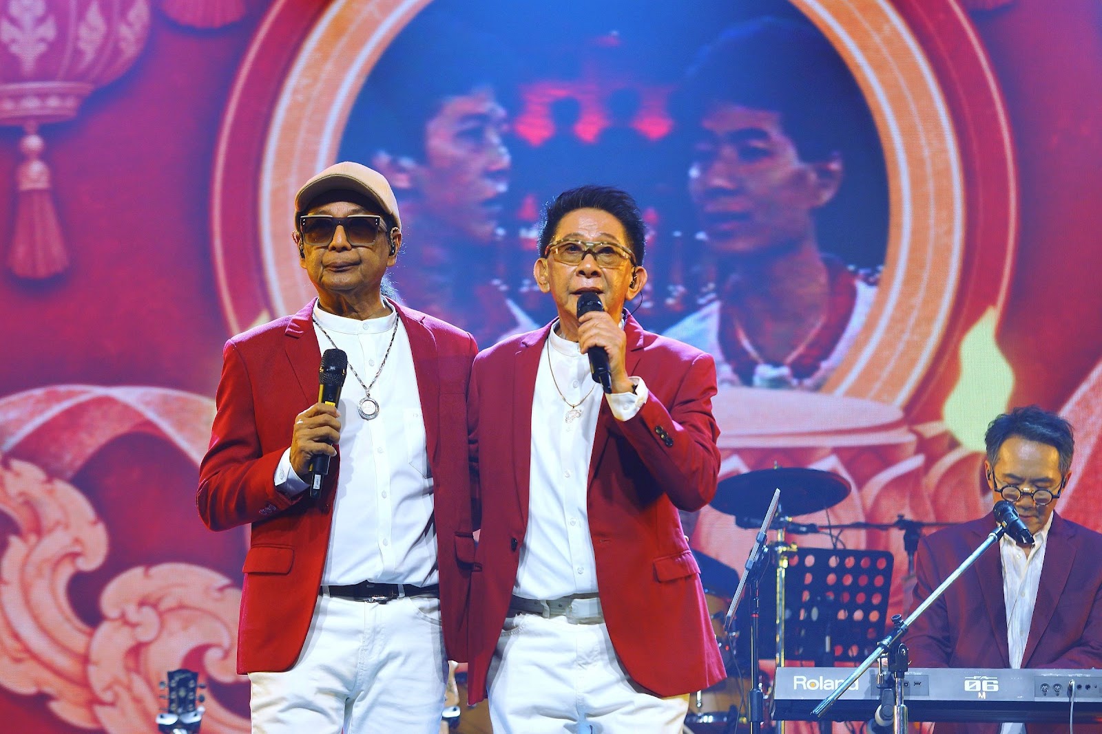 โลกมายายังงดงาม! “ชาตรี อิน คอนเสิร์ต โลกมายา” ปิดประวัติศาสตร์ความประทับใจหน้าใหม่ รวมตัว 5 สมาชิกในตำนาน จัดเต็มร่วม 5 ชั่วโมงแห่งความสุข   กับ 50 เพลงฮิตกระหึ่มไอส์แลนด์ฮอลล์ ภาพที่ 6