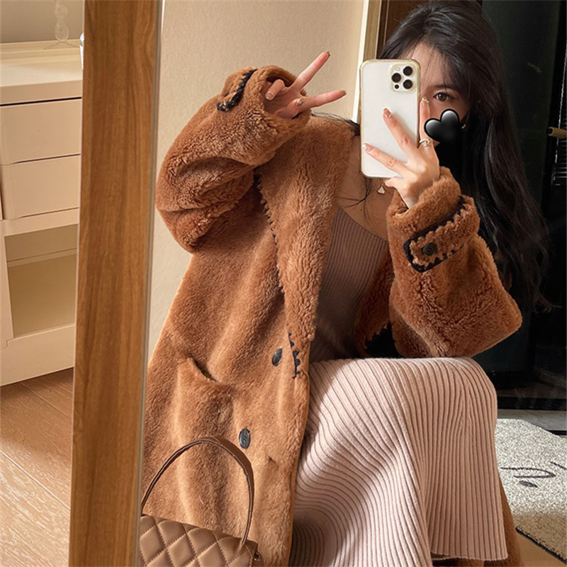 Women's sheepskin coat with sailor collar