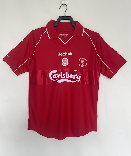 Equipación local del Liverpool 2000-01.jpeg